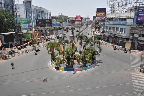 City streets wear a deserted look, a day after clashes during protest against now-suspended BJP leaders remark on Prophet Muhammad, in Ranchi.  (Photo | PTI)