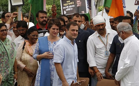 Congress leaders Rahul Gandhi and Priyanka Gandhi sit on dharna at AICC office premises, before leave to ED office for questioning in the National Herald case, in New Delhi. (Photo| EPS/ Shekhar)