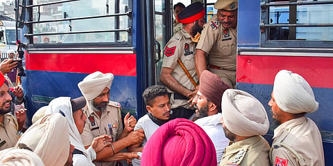 Police detain people protesting against Centre's 'Agnipath' scheme, in Jalandhar. (File photo| PTI)