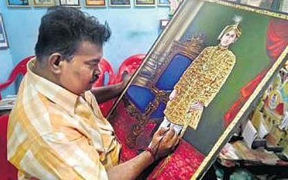 Rajappa working on the portrait of Rajagopal Tondaiman | Express