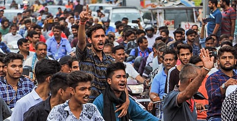 Udaipur: People raise slogans during the funeral procession of tailor Kanhaiya Lal in Udaipur. (Photo | PTI)