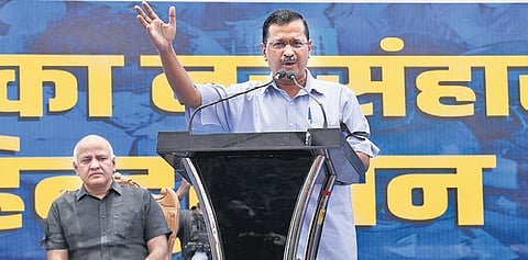 Kejriwal addresses Jan Aakrosh Rally at Jantar Mantar on Sunday. (Photo | Parveen Negi, EPS)