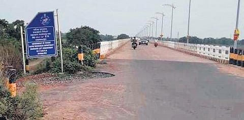 The Rahama-Khosalpur bridge in Kujang block. (Photo | EPS)