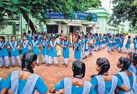 Students of Capital Girls' High School in Bhubaneswar celebrate the Presidential poll win of Droupadi Murmu. (Photo| EPS)