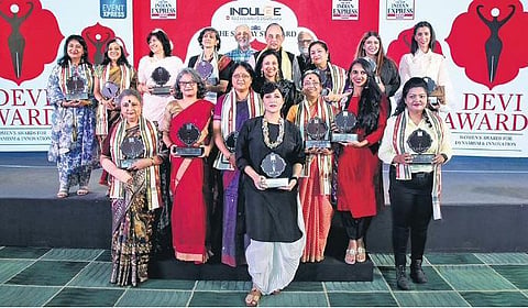Chairman of the Board, The New Indian Express Group, Manoj Kumar Sonthalia, TNIE Editorial Director, Prabhu Chawla and politician-scholar Subramanian Swamy with recipients of Devi Awards in Kolkata.