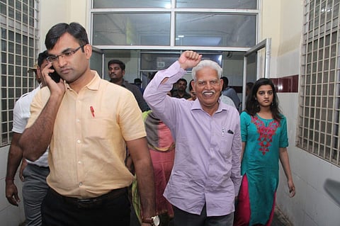 Varavara Rao being taken to a hospital for medical examination. (File Photo | Senbagapandiyan, EPS)