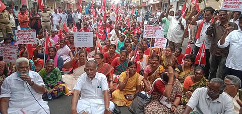 CPM holds stir to reopen fair price shops in Puducherry 