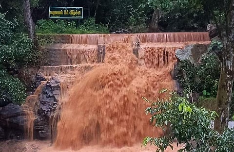 Kallakurichi's Manalaru river in spate, but villagers still have to cross it