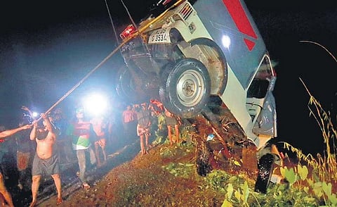 Local residents lift a jeep that fell into the Thommankuthu river on Wednesday after being swept away in floods while crossing a bridge at Kuzhimattam Chappathu near Mannukkadu in Idukki. | Shiyami