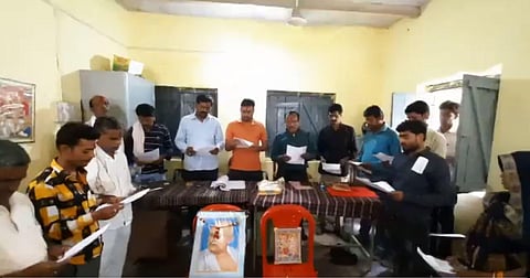 Screengrab of the video of husbands taking oath in Gaisabad Panchayat of Damoh district. (Photo | Twitter)