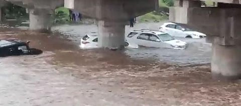 At least 14 cars, including some SUVs, were swept away after a sudden rise in Sukdi river of Madhya Pradesh. (Video screengrab)