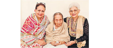 (Left) Batul Kamran, Viqarunissa begum, Mateen Ansari, founder DOBARA