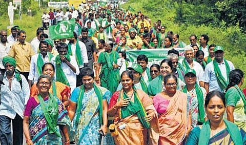 Members of the Amaravati Parirakshana Samithi and capital region farmers take part in Maha Padayatra in Guntur district on Monday | Prasant Madugula