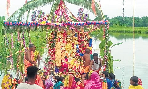 Seaside villagers worshipping Goddess Manasa on a raft on Sunday | Express