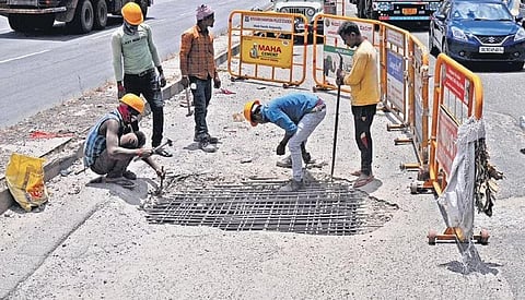 BBMP workers carry out repair work after concrete on the Sumanahalli  bridge came off, exposing a gaping hole | Vinod Kumar T