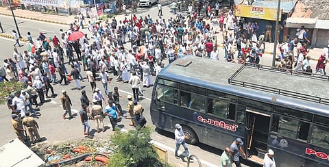 Popular Front activists block Banerjee Road near High Court junction in Kochi on Friday |  T P Sooraj