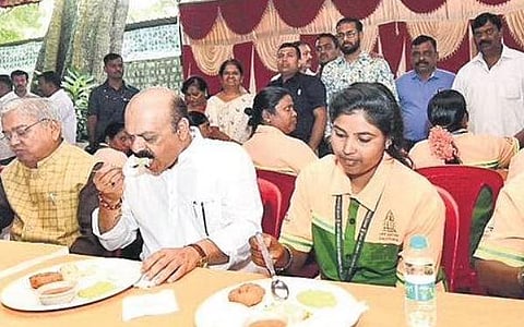 Chief Minister Basavaraj Bommai has breakfast with pourakarmikas in Bengaluru on Friday | Express