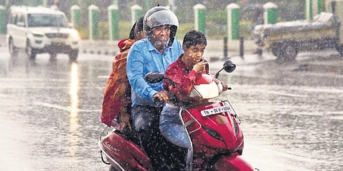Sudden rain on Monday has caught commuters unawares. A scene  from Sathya Nagar near War Memorial in Chennai | R Satish Babu