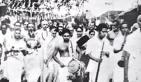 The late prime minister Indira Gandhi visiting the Emoor Bhagavathy temple at Kallekulangara in Palakkad district