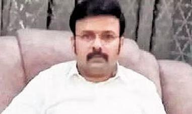 Santro Ravi.