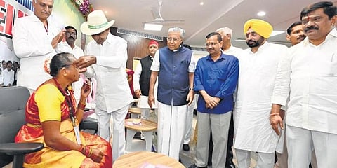 Telangana CM gifts spectacles to a patient at the launch of Kanti Velugu Phase-2 in Yadadrigutta on Wednesday as his counterparts from Kerala, Delhi and Punjab, and SP chief  look on.