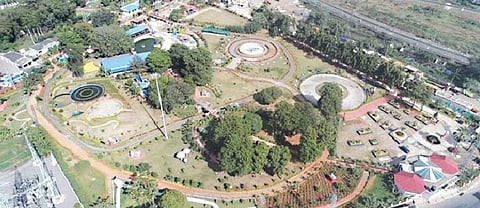VMC (Vijayawada Municipal Corporation) amusement park established in the Rajiv Gandhi park.