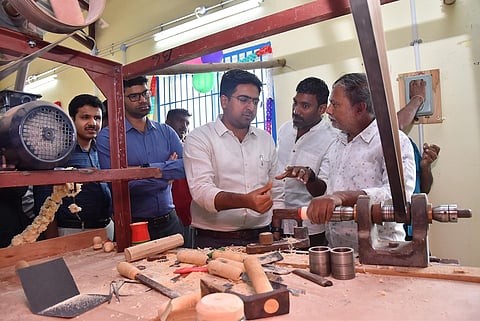Tirunelveli: One-month workshop for wood craftsmen organised