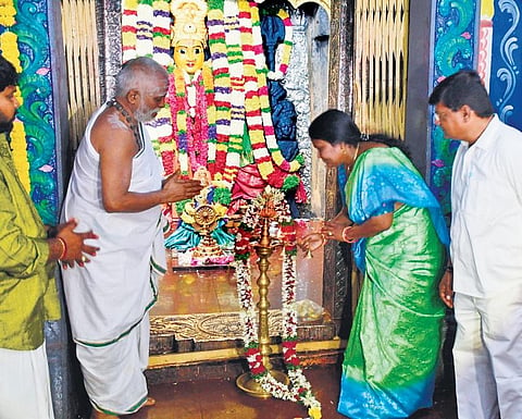 Devotees offer prayers at the Sri Bhadrakali temple in  Warangal as Navaratri celebrations commenced on Sunday. (Photo | Express)