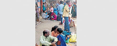 Passengers stranded at a roadside near Bhawanipatna bus stand | Express