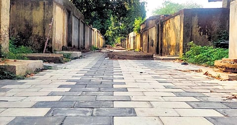 Many of these interior roads, particularly in the Central and West zones, are accessible only to two-wheelers. 