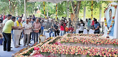 Fans of actor Puneeth Rajkumar at the samadhi on his second death anniversary in Bengaluru on Sunday. | Express
