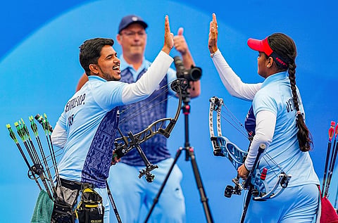 Ojas Deotale (L) celebrating with Jyothi Surekha Vennam after winning the gold medal in the Compound Mixed Team event. (Photo | PTI)