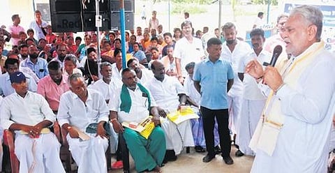 Parshottam Rupala interacting with fishers at Mallippattinam | Express