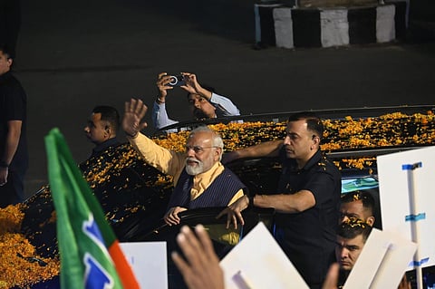 Slogans of ‘Jai Shri Ram’ resounded everywhere when Prime Minister Narendra Modi crossed during his road-show from Birsa Munda Airport to Rajbhawan in Ranchi on Tuesday.