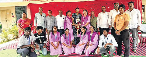 Archer Jyothi Surekha with students of Zilla Parishad High School at Nunna I express