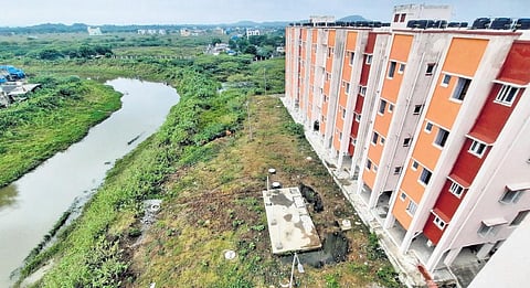 The newly-constructed tenements at Annai Anjugam Nagar pose threat to the residents | Ashwin Prasath
