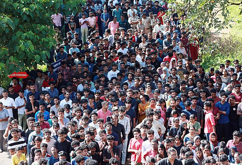 Hundreds waiting to pay respects to the mortal remains of the students who passed away in the stampede at CUSAT. 