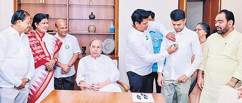 Karthik Pandian joins BJD in the presence of Chief Minister Naveen Patnaik and senior BJD leaders at Naveen Niwas in Bhubaneswar, on Monday, Nov 27, 2023. (Photo | Express)