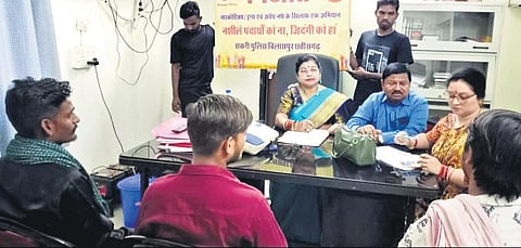Expert organizations, doctors, and social activists play effective roles in the counseling where the afflicted and their family members are advised on effective methods for quitting drugs. 
