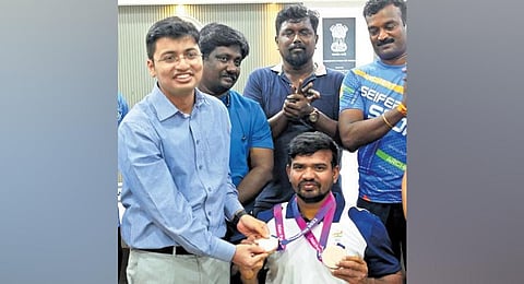 Collector Kranthi Kumar Pati felicitates Muthuraja in Coimbatore. (Photo | Express)