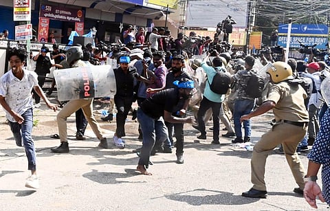 Police personnel resorting to lathi charge to disperse the KSU workers who took out a protest march to the state police headquarters on Thursday. (Photo |  Vincent Pulickal, EPS)