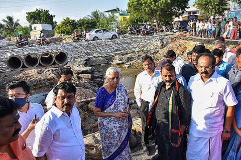Central minister Nirmala Sitharaman visited the flood affected area at  Anthoniyarpuram national highway in Thoothukudi. (Photo| V. Karthikalagu.)
