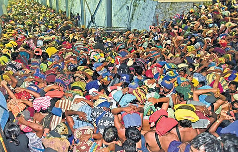 The jam-packed queue of pilgrims at Valiyanadapandal on Tuesday. (EPS | SHAJI VETTIPURAM)