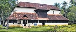 Built in the 17th century, the palace was home to Umayamma Rani, the queen regent of Venad, when military raids at the capital rendered it unsafe.