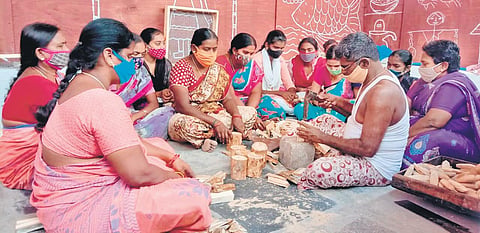 Reviving the lost art: Kondapalli crafts