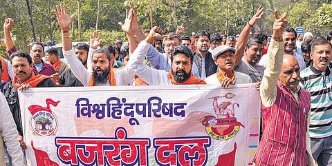 VHP, Bajrang Dal members stage protest demandeding CBI inquiry into Bhiwani’s murder case in Gurugram on Saturday  | PTI
