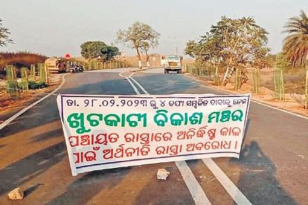 The approach road to JSW’s SCL plant blocked by villagers in Kutra block on Tuesday | Express