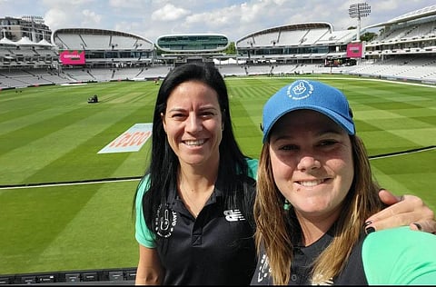 South Africa's Dane van Niekerk (R) with her teammate and wife Marizanne Kapp.