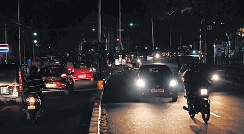 Defunct streetlights in front of the corporation office at Palayam | Vincent Pulickal