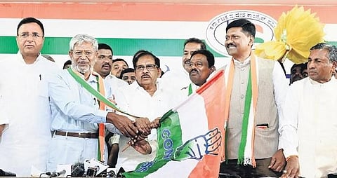 AICC general secretary Randeep Singh Surjewala, former DyCM G Parameshwara and former MP KH Muniyappa welcome leaders from other parties to the Congress in Bengaluru on Tuesday | Shashidhar Byrappa 